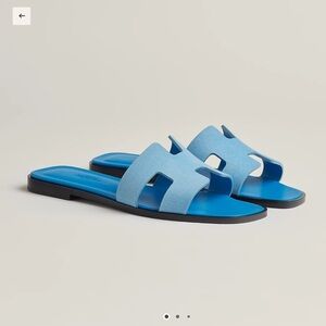 New in Box Hermes Oran Sandals Blue Cameo Suede Size 38 / US 7.5